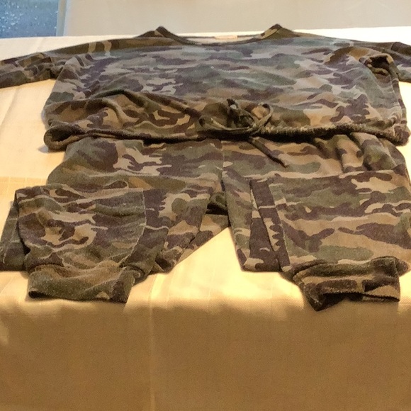 CAMOUFLAGE 2 PIECE PAJAMAS - Picture 6 of 6